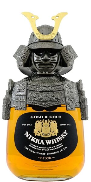 Nikka Gold & Gold Flasche mit Samurai-Helm-Stopper